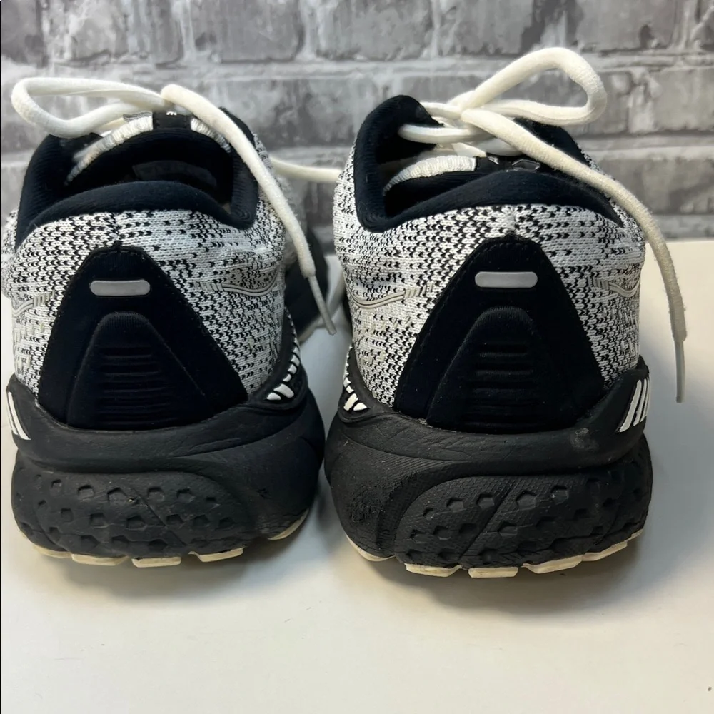 Brooks Men's Speckled Black‎ and White Athletic Shoes